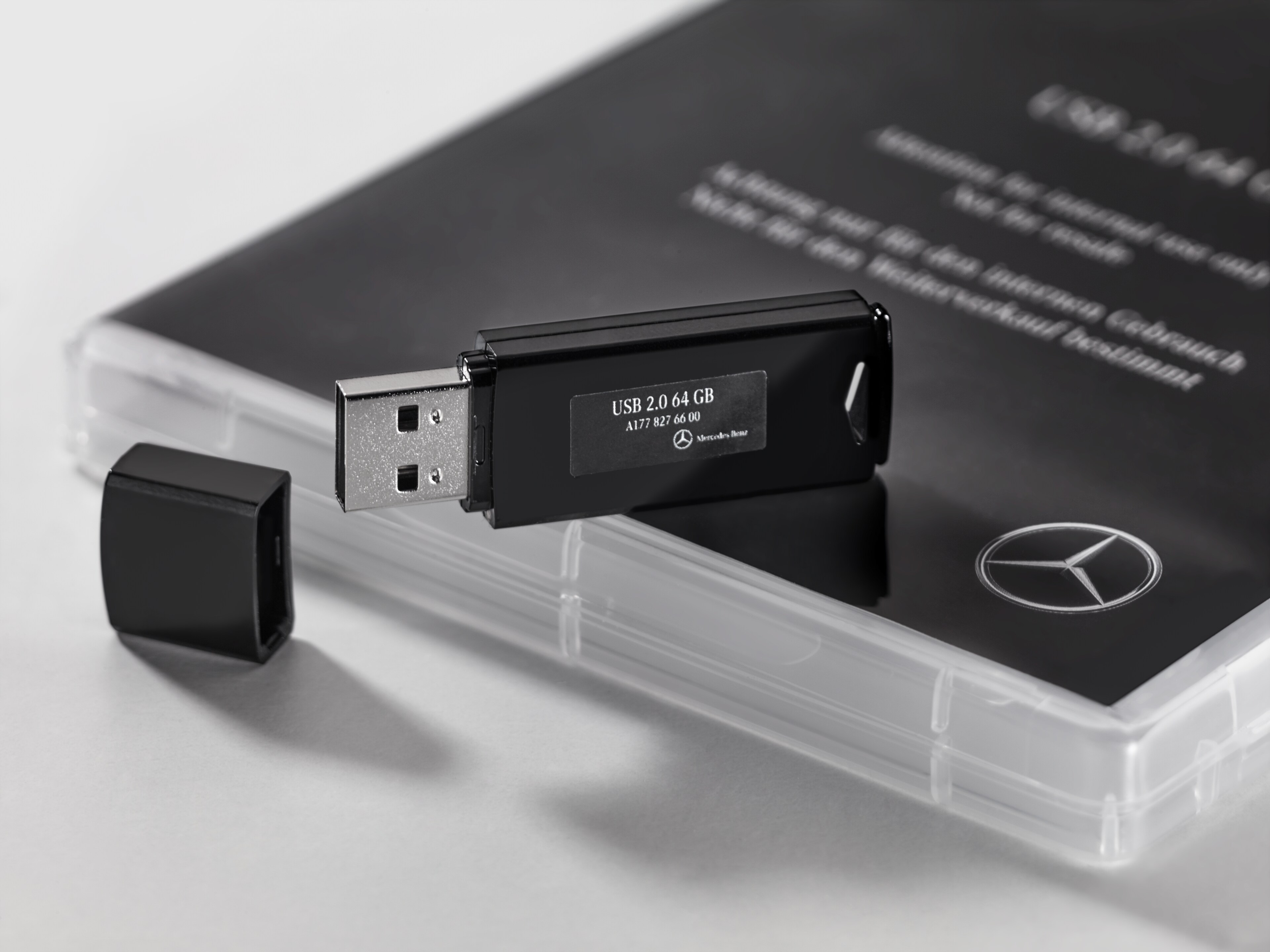 USB-stick dealer, 64 GB, leeg, Voor kaartupdates COMAND-systeem - zwart