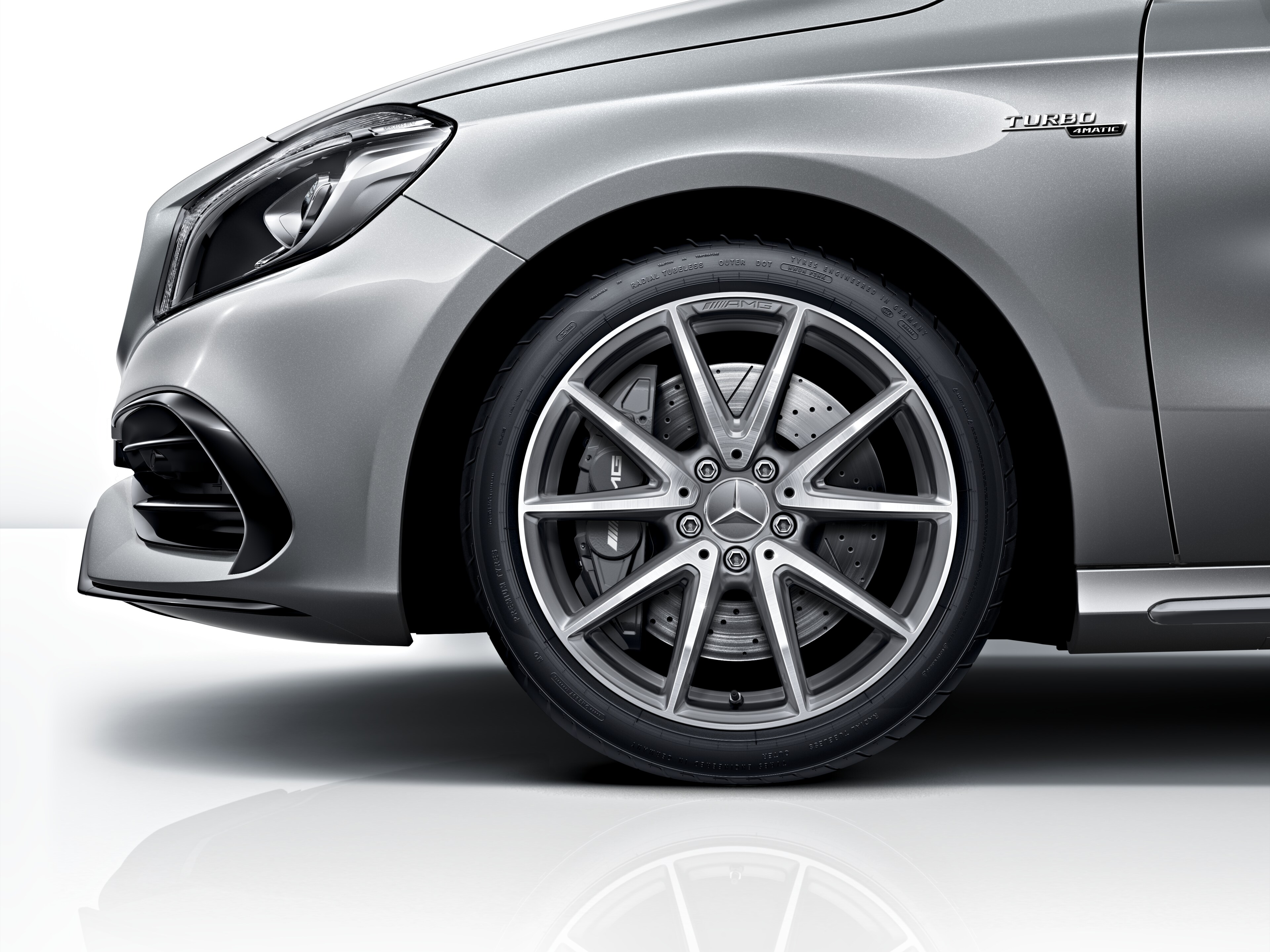Tienspaaks AMG-wiel, 45,7 cm (18 inch) - 8 J x 18 ET 48, titaniumgrijs, glanzend gepolijst