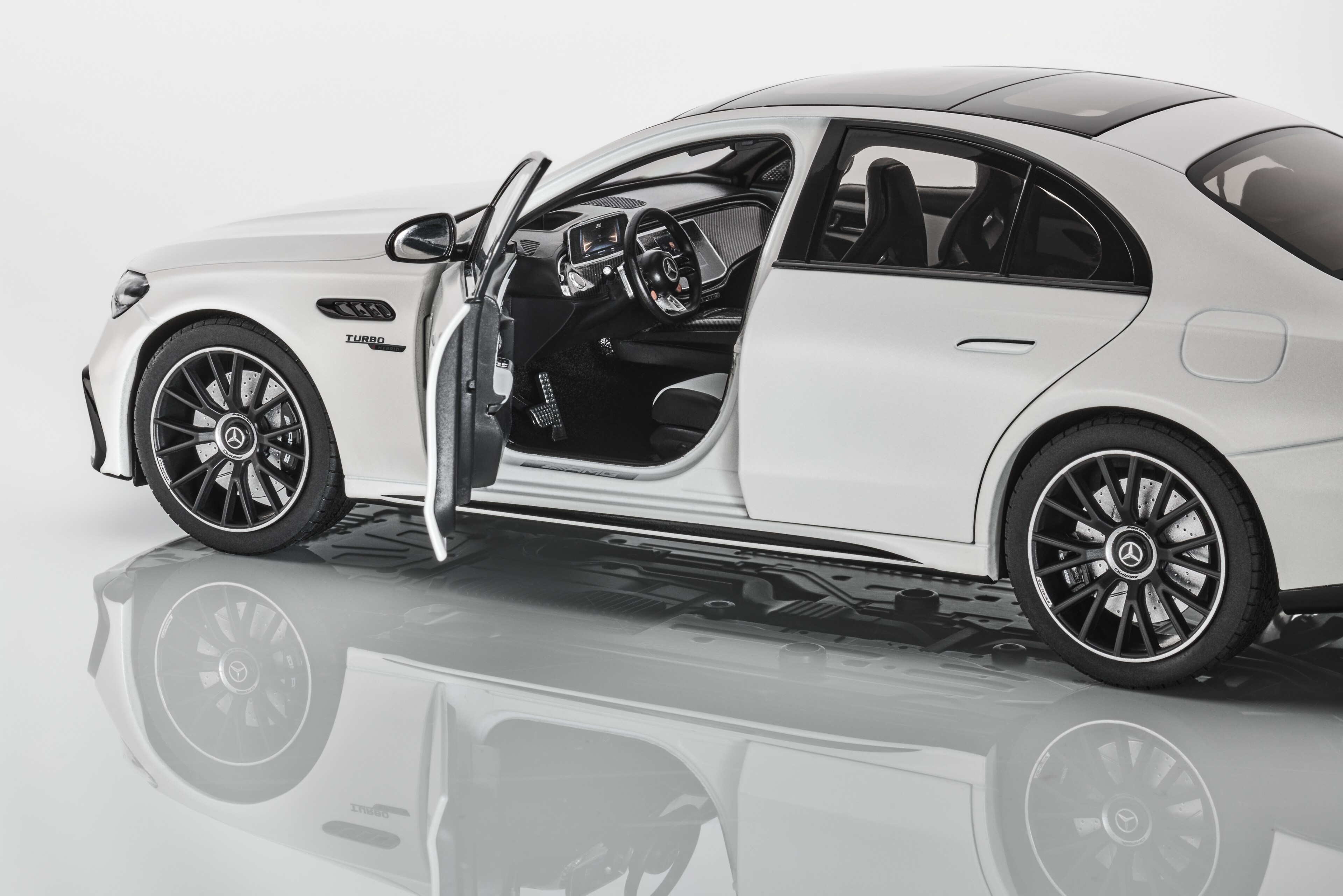 Mercedes-AMG E 53, Hybride, 4MATIC+, W214 - MANUFAKTUR blanc opale magno, NZG, 1:18