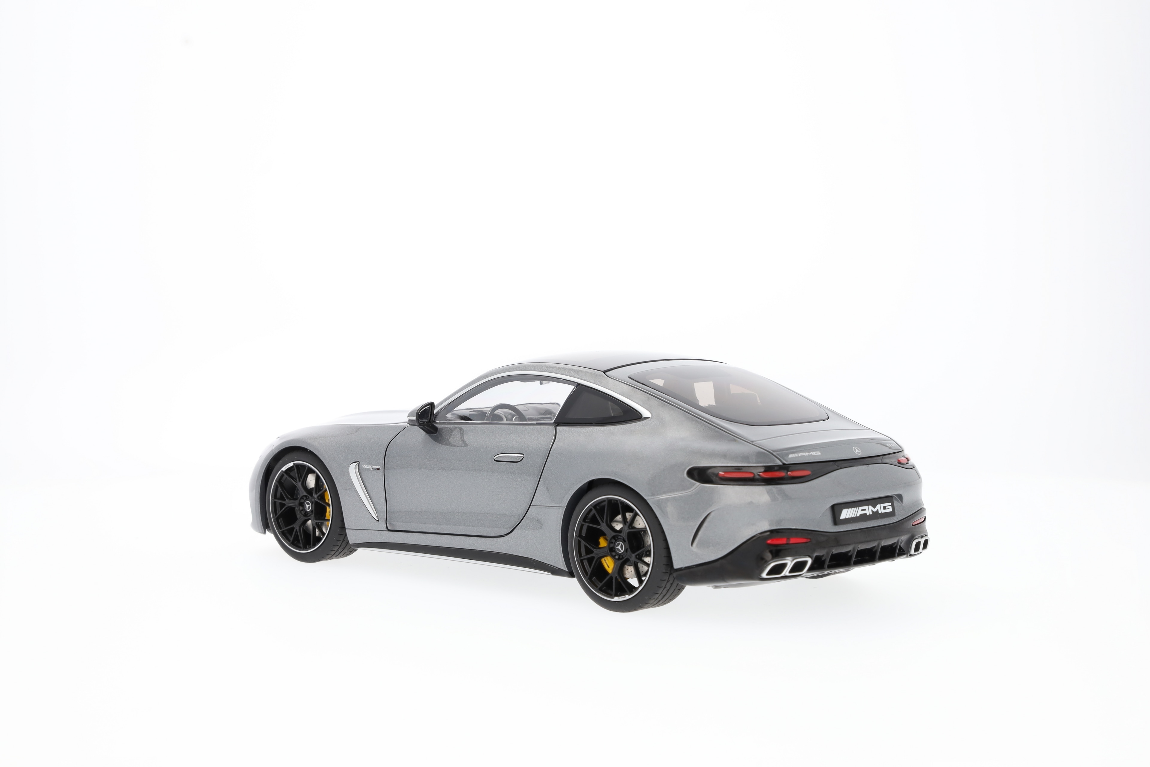 Mercedes-AMG GT 63, C192 - selenietgrijs, NZG, 1:18