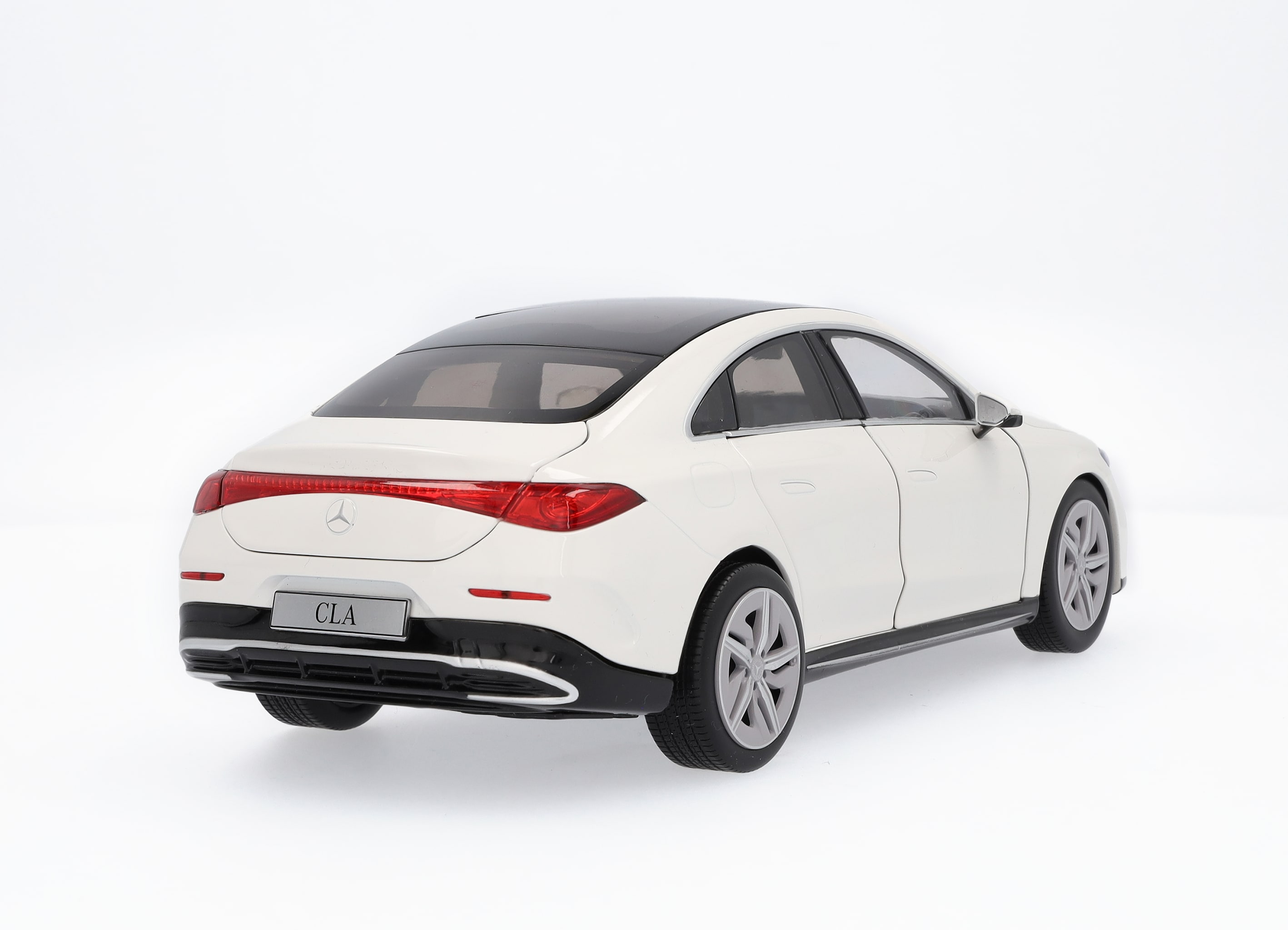 CLA coupé, C174 - poolwit, NZG, 1:18