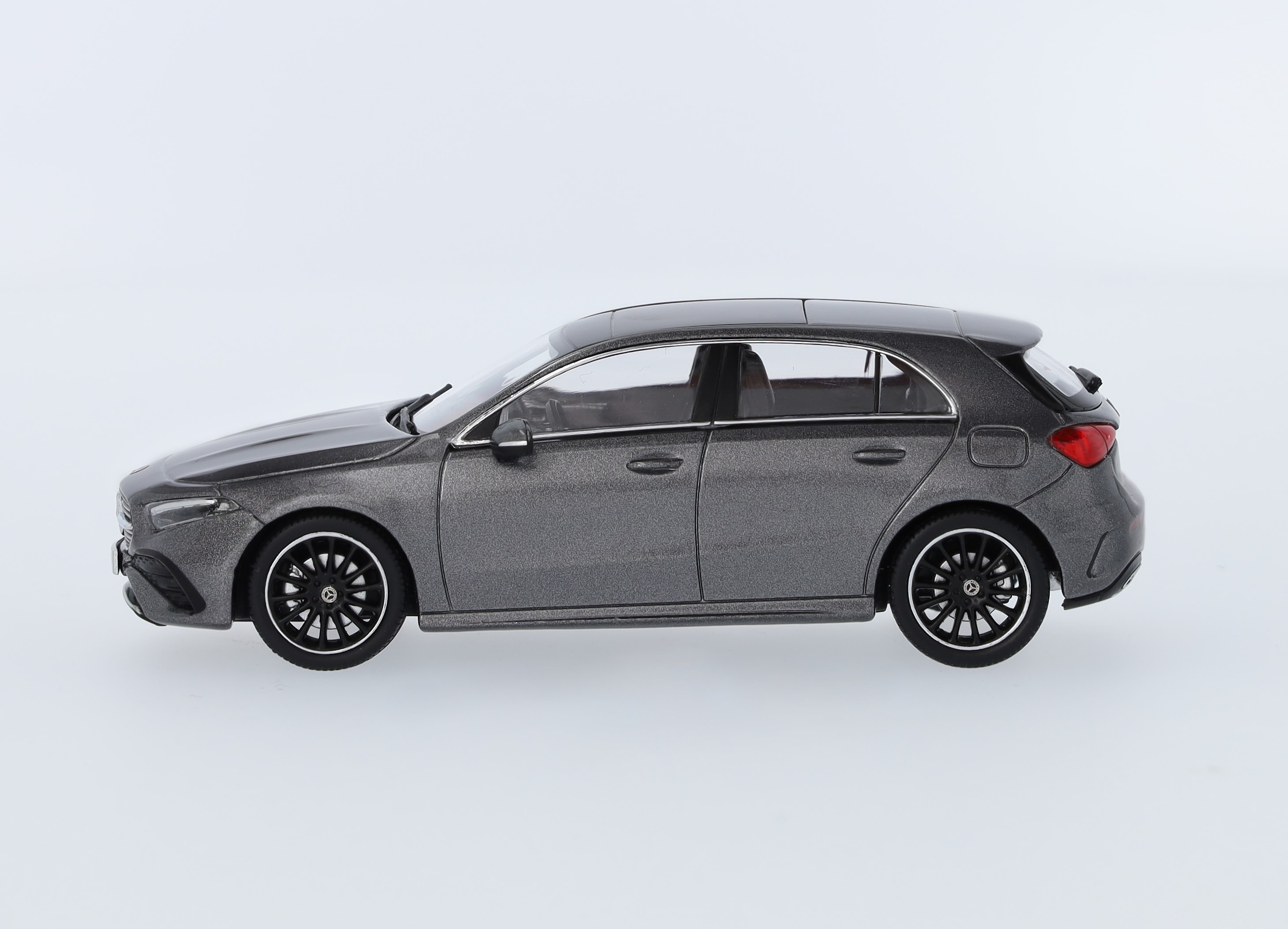 A-Klasse, Compacte limousine, AMG Line, W177 - berggrijs, Minimax, 1:43