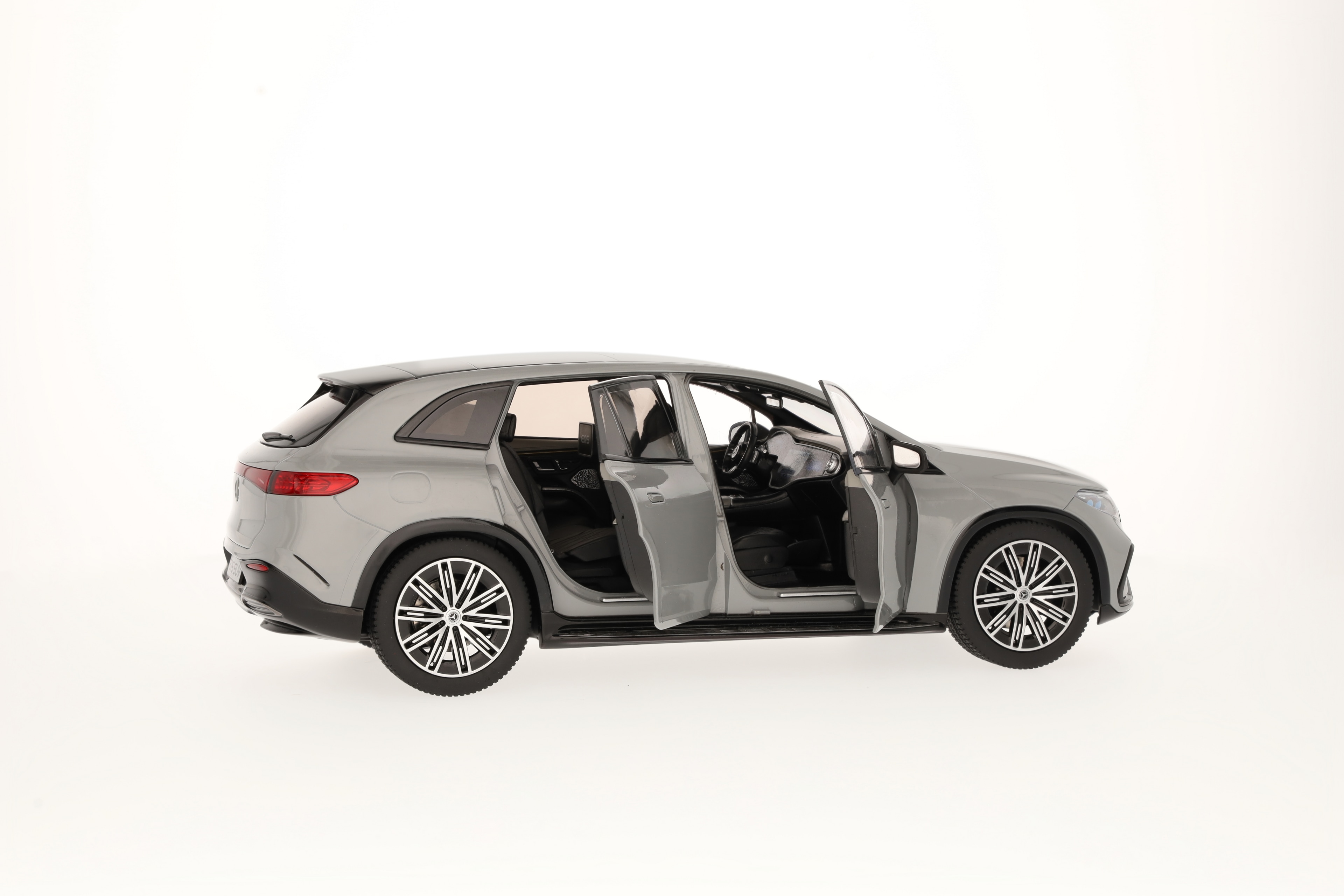 EQS SUV, AMG Line, X296 - MANUFAKTUR alpinegrijs uni, NZG, 1:18