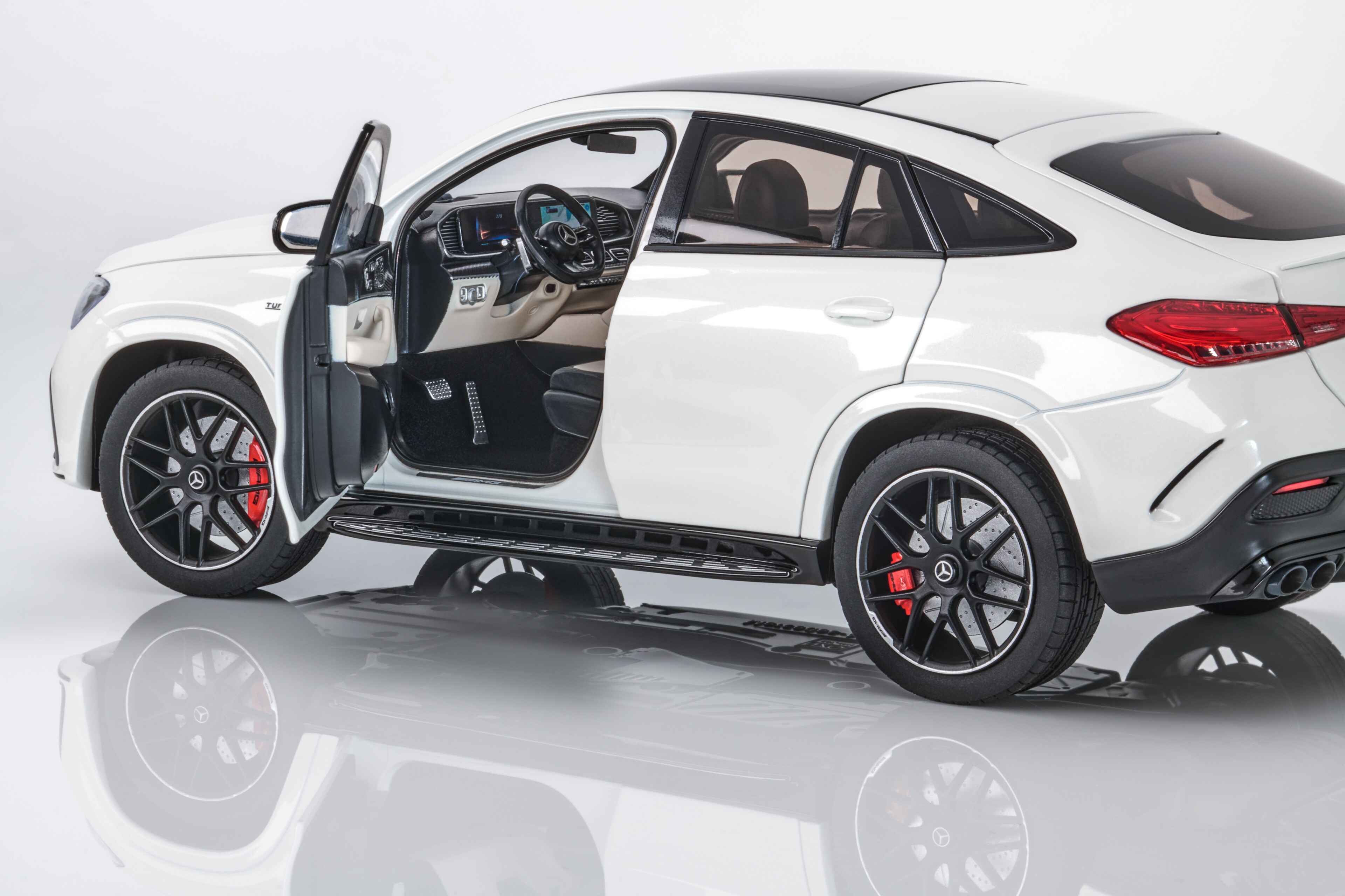 Mercedes-AMG GLE 53e, Coupé, C167 - MANUFAKTUR blanc opale magno, NZG, 1:18