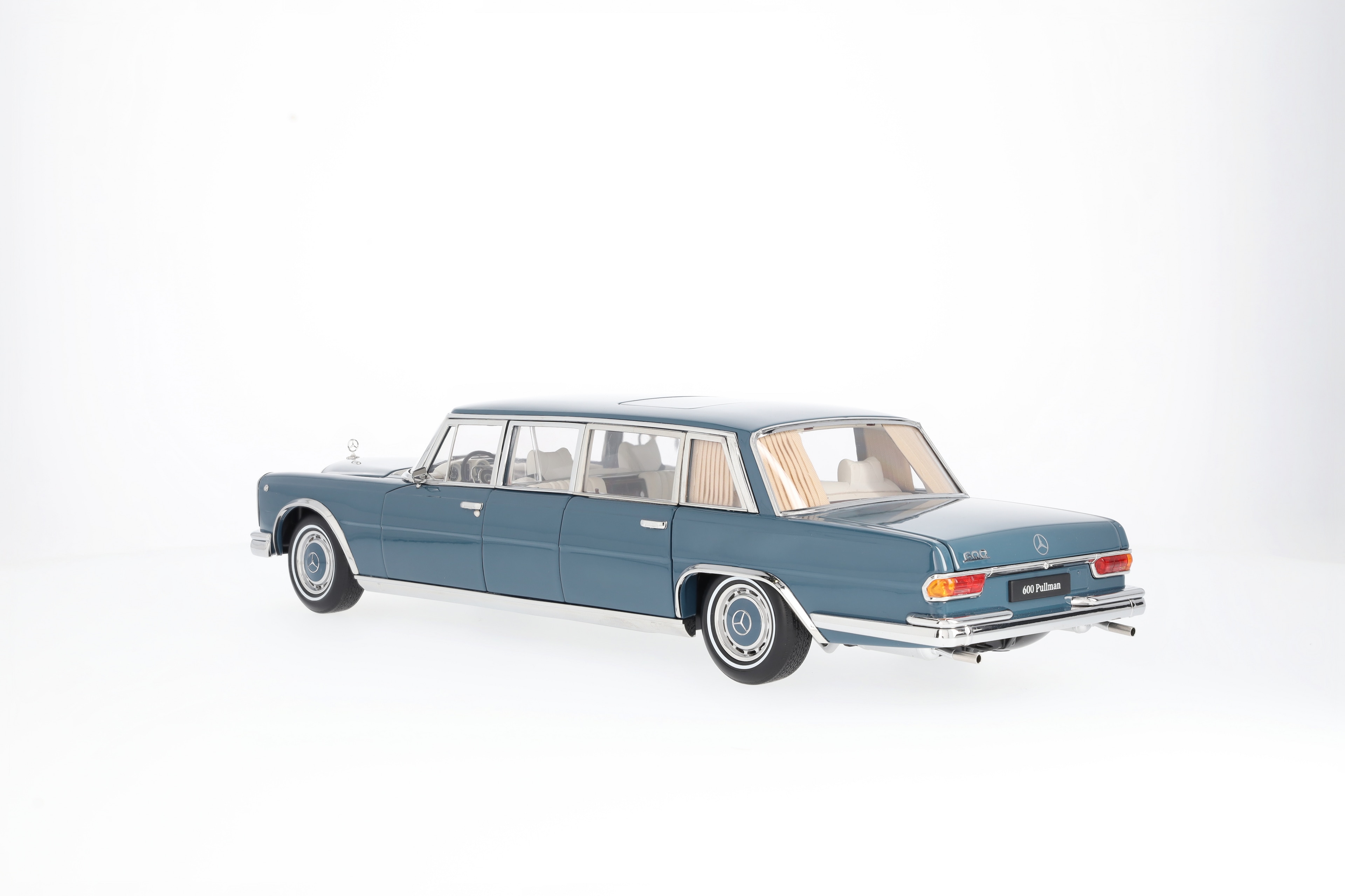 600 Pullmann W 100 (1963-1981) - blauw, NZG, 1:18