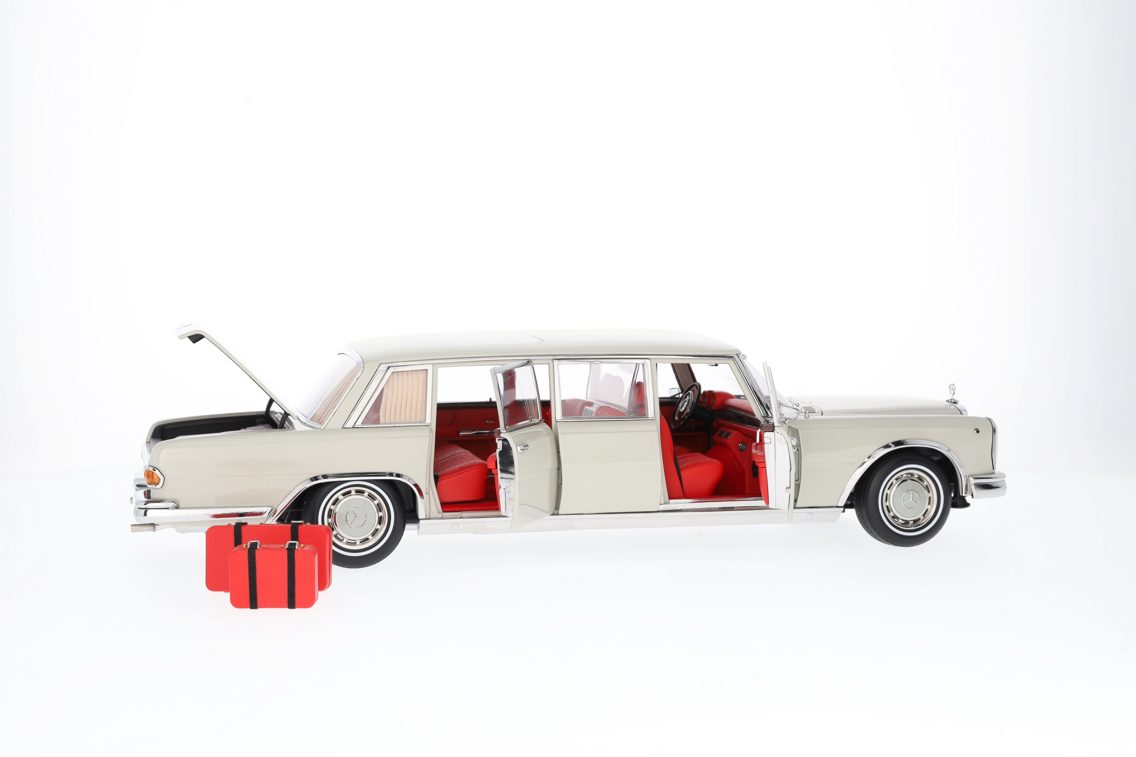 600 Pullmann W 100 (1963-1981) - witgrijs, NZG, 1:18