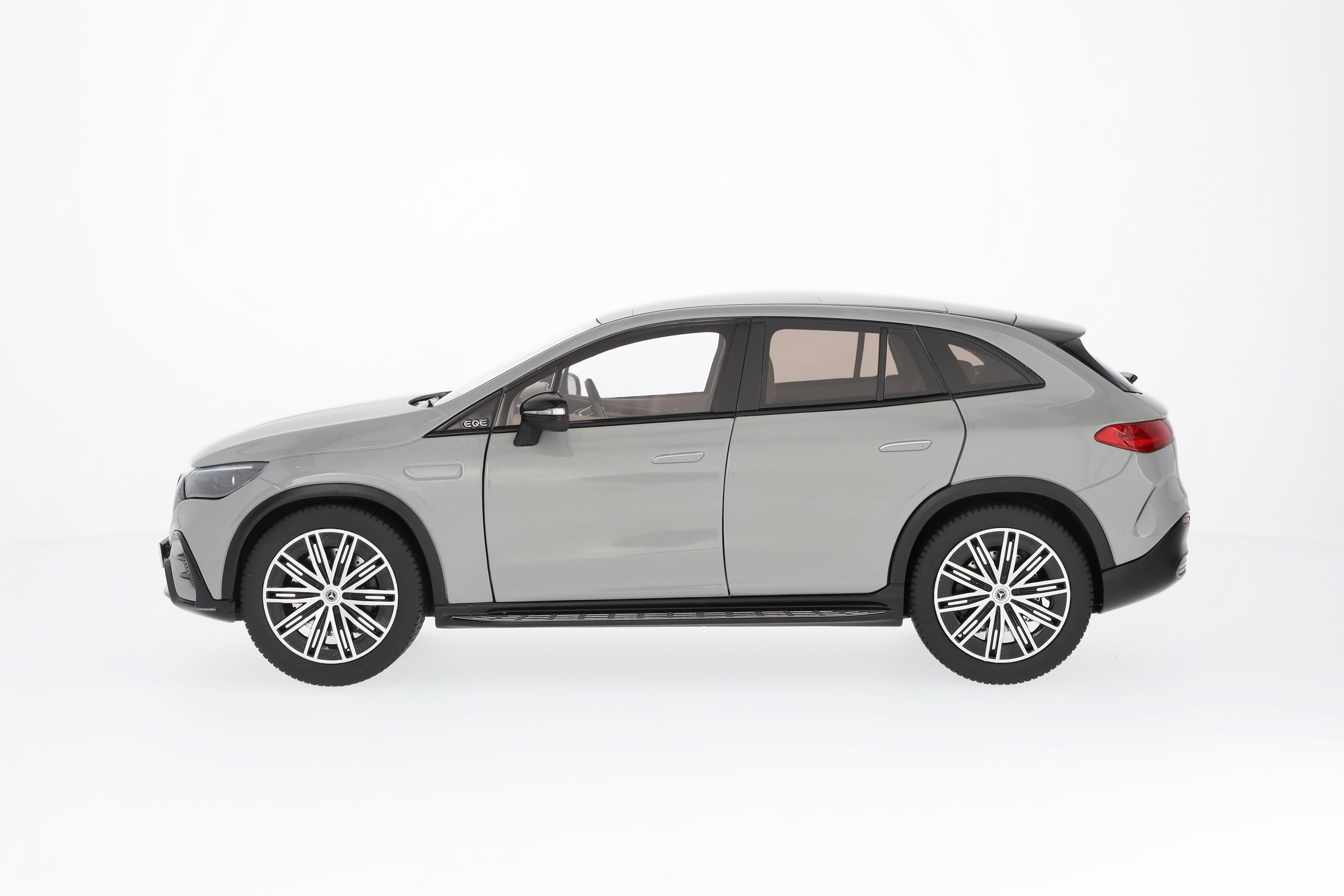 EQE SUV, AMG Line, X294 - MANUFAKTUR alpinegrijs uni, NZG, 1:18
